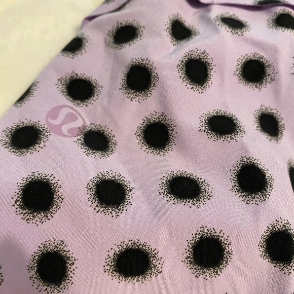 Lululemon shorts size 6 - Picture 3 of 3